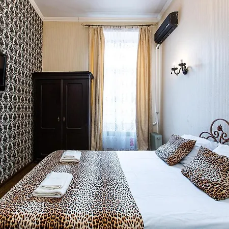 в оренду на копеника 12, біля палацу потоцьких * Lviv