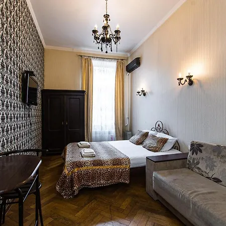 Апартаменты на копеника 12, біля палацу потоцьких *