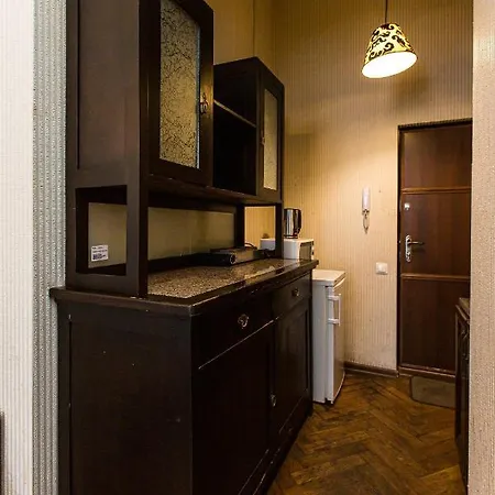 на копеника 12, біля палацу потоцьких *