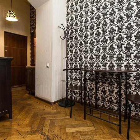 в оренду на копеника 12, біля палацу потоцьких Lviv