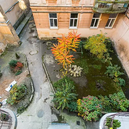 Апартаменты на копеника 12, біля палацу потоцьких